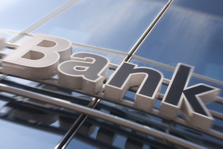 S&P verlaagt ratings van banken