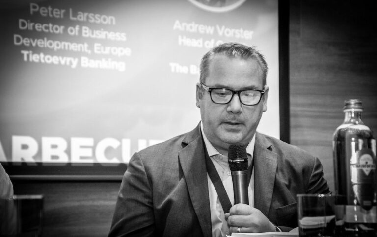 Van serverruimtes naar de cloud: Waarom banken nu moeten overstappen